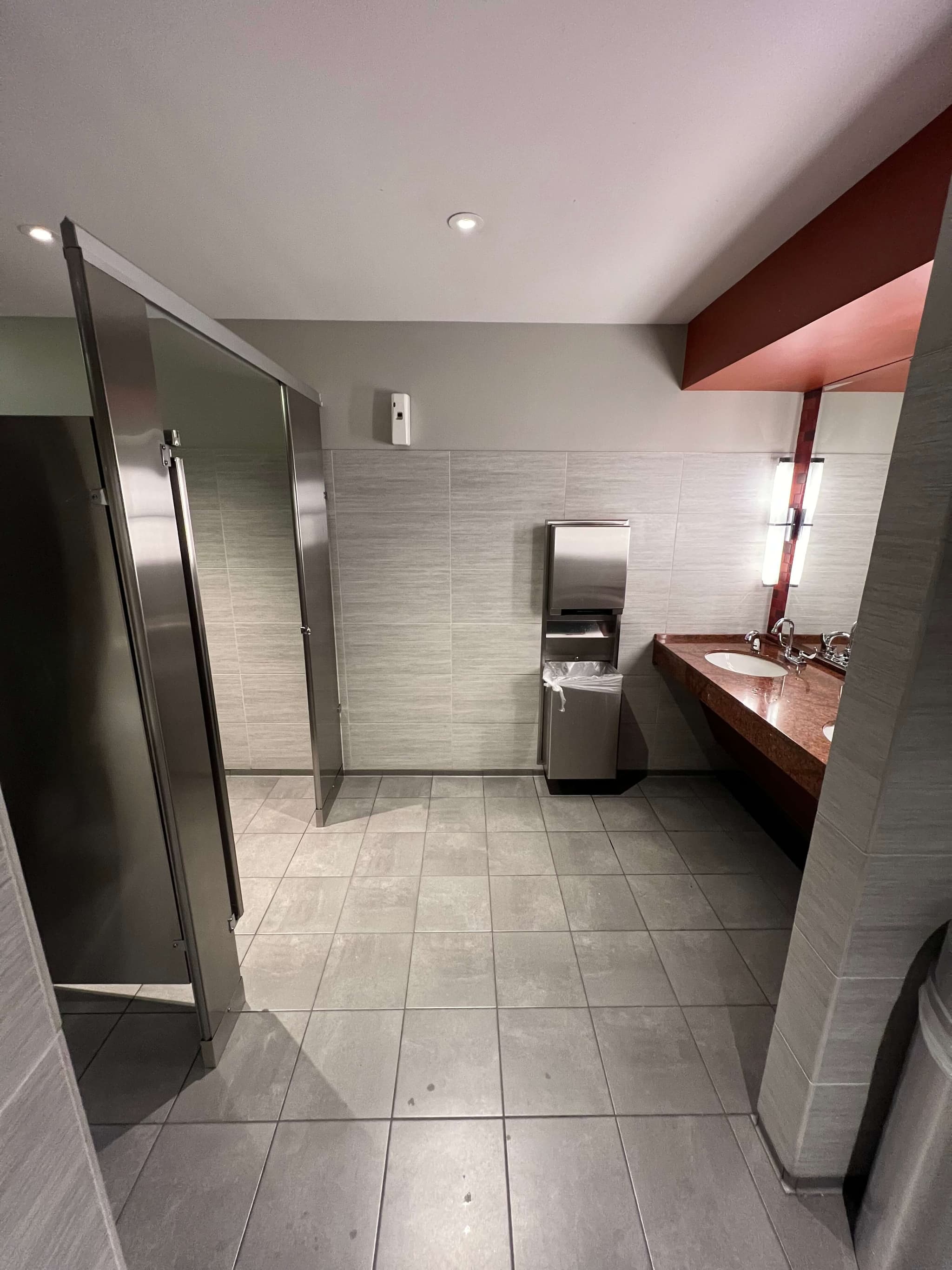 Bathroom App - Find public restrooms near you.